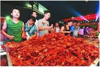 老街龙虾爆料事件视频,揭秘背后真相  第2张